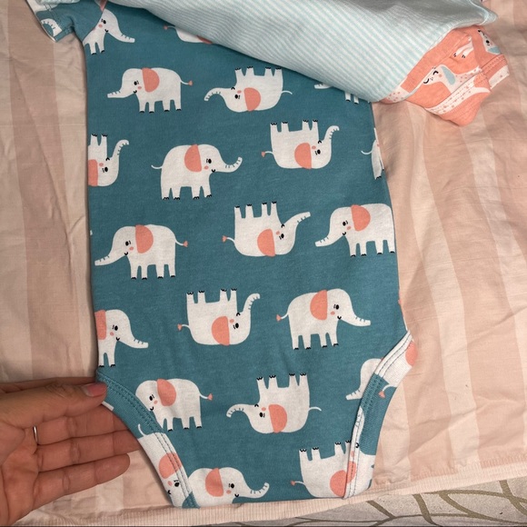 Carter’s 5 Piece Onesies with 3 snap Buttons - Picture 3 of 7